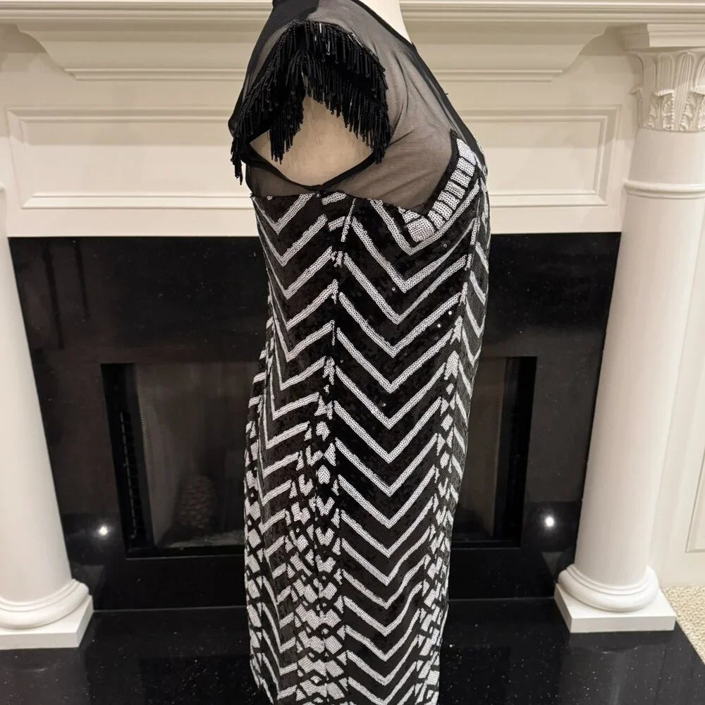 GUESS Black & Silver Sequin Fringe Sleeve Dress – Women’s Small